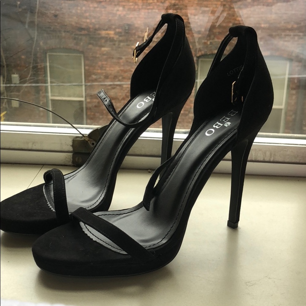bought of of nastygal.com never been worn!